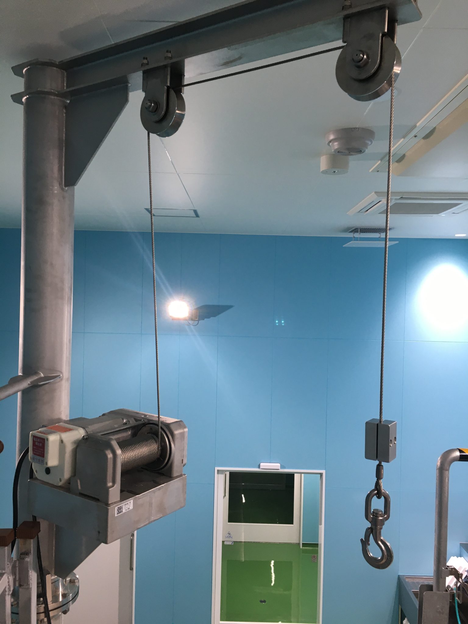 【TX303】クリーンルームでのウインチ導入事例 導入事例 富士グループ(富士製作所・富士MFG)